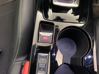 Peugeot E-2008 50kWh GT Premium (136 ps) - REVERSE CAM - ALCANTARA - NAV