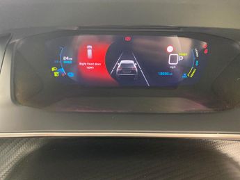 Peugeot E-2008 50kWh GT Premium (136 ps) - REVERSE CAM - ALCANTARA - NAV