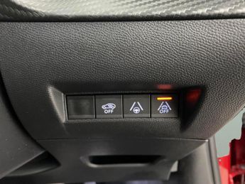 Peugeot E-2008 50kWh GT Premium (136 ps) - REVERSE CAM - ALCANTARA - NAV