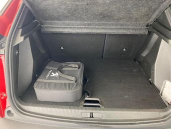 Peugeot E-2008 50kWh GT Premium (136 ps) - REVERSE CAM - ALCANTARA - NAV