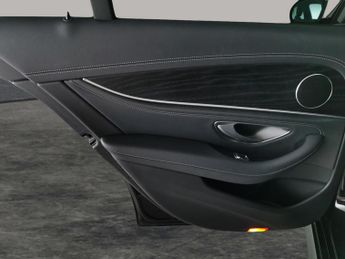 Mercedes-Benz E Class 2.9 E350d AMG Line Night Edition (Premium) G-Tronic+ (286 ps) - 