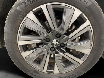 Peugeot E-2008 50kWh GT Premium (136 ps) - REVERSE CAM - ALCANTARA - NAV