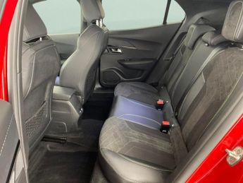 Peugeot E-2008 50kWh GT Premium (136 ps) - REVERSE CAM - ALCANTARA - NAV