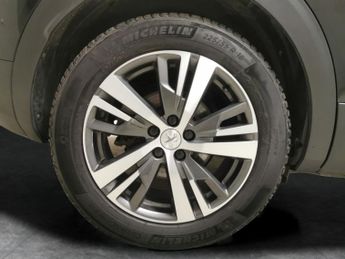 Peugeot 3008 1.6 13.2kWh Allure Plug-in e-EAT (225 ps) - BLIND SPOT ASSIST