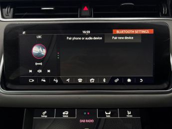 Land Rover Range Rover Evoque 2.0 D180 SE 4WD (180 ps) - LED - REVERSE CAM - MERIDIAN AUDIO
