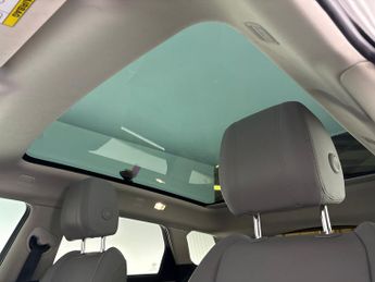 Land Rover Range Rover Evoque 2.0 D180 SE 4WD (180 ps) - LED - REVERSE CAM - MERIDIAN AUDIO