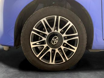 Toyota AYGO 1.0 VVT-i x-clusiv x-shift (71 ps) - BLUETOOTH - AIR CON - AUTO 