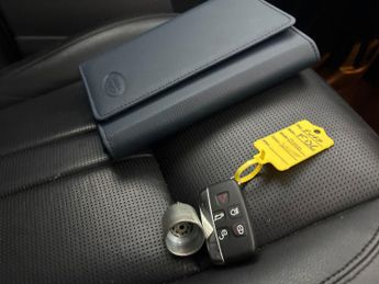 Land Rover Discovery Sport 2.0 TD4 HSE 4WD (180 ps) - 7 SEATS - NAV - HEATED LEATHER