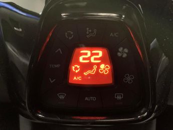 Toyota AYGO 1.0 VVT-i x-clusiv x-shift (71 ps) - BLUETOOTH - AIR CON - AUTO 