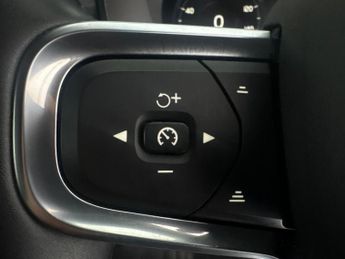 Volvo XC40 1.5h T5 Twin Engine Recharge 10.7kWh R-Design Pro Plug-in (262 p