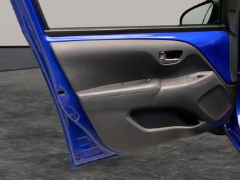 Toyota AYGO 1.0 VVT-i x-clusiv x-shift (71 ps) - BLUETOOTH - AIR CON - PRIVA