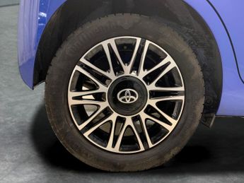 Toyota AYGO 1.0 VVT-i x-clusiv x-shift (71 ps) - BLUETOOTH - AIR CON - AUTO 