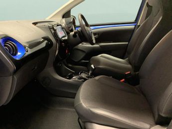 Toyota AYGO 1.0 VVT-i x-clusiv x-shift (71 ps) - BLUETOOTH - AIR CON - AUTO 