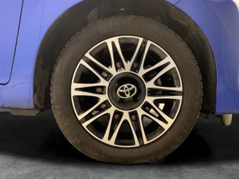 Toyota AYGO 1.0 VVT-i x-clusiv x-shift (71 ps) - BLUETOOTH - AIR CON - USB A