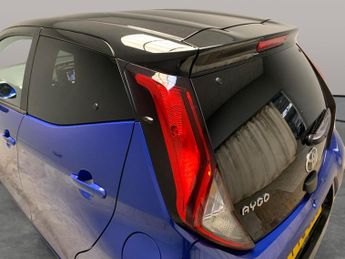 Toyota AYGO 1.0 VVT-i x-clusiv x-shift (71 ps) - BLUETOOTH - AIR CON - AUTO 