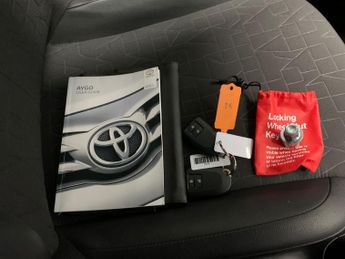 Toyota AYGO 1.0 VVT-i x-clusiv x-shift (71 ps) - BLUETOOTH - AIR CON - AUTO 