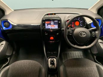 Toyota AYGO 1.0 VVT-i x-clusiv x-shift (71 ps) - BLUETOOTH - AIR CON - AUTO 
