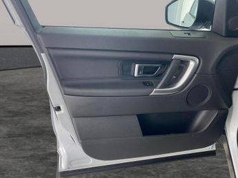 Land Rover Discovery Sport 2.0 TD4 HSE Black 4WD (180 ps) - HEATED SEATS - NAV - LANE DEPAR