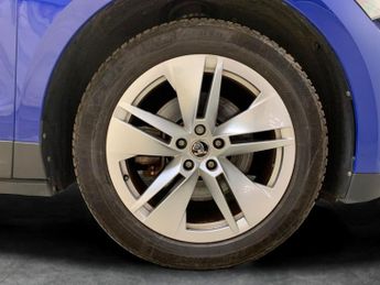 Skoda Enyaq 62kWh 60 (DC120kW) (179 ps) - NAV - WIFI - BLUETOOTH