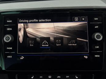 Volkswagen Passat 1.5 TSI EVO SEL DSG (150 ps) - LANE DEPARTURE  - BLUETOOTH