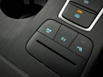 Ford Kuga 2.5 Duratec 14.4kWh ST-Line X Edition Plug-in CVT (225 ps) - CAR