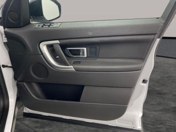 Land Rover Discovery Sport 2.0 TD4 HSE Black 4WD (180 ps) - HEATED SEATS - NAV - LANE DEPAR