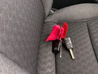 Toyota Yaris 1.5 Icon CVT [Nav] - BLUETOOTH - AIR CON - AUTO HEADLIGHTS