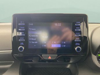 Toyota Yaris 1.5 Icon CVT [Nav] - BLUETOOTH - AIR CON - AUTO HEADLIGHTS