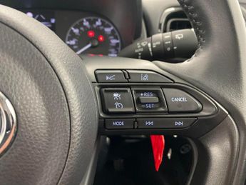 Toyota Yaris 1.5 Icon CVT [Nav] - BLUETOOTH - AIR CON - AUTO HEADLIGHTS