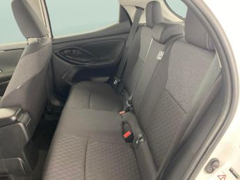 Toyota Yaris 1.5 Icon CVT [Nav] - BLUETOOTH - AIR CON - AUTO HEADLIGHTS