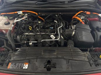 Ford Kuga 2.5 Duratec 14.4kWh ST-Line X Edition Plug-in CVT (225 ps) - CAR