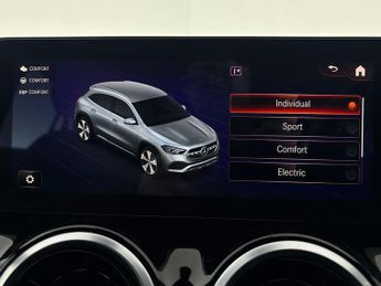 Mercedes-Benz GLA 1.3 GLA250e 15.6kWh Exclusive Edition Plug-in 8G-DCT (218 ps) - 
