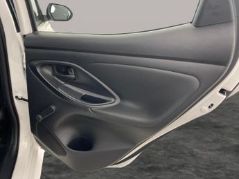 Toyota Yaris 1.5 Icon CVT [Nav] - BLUETOOTH - AIR CON - AUTO HEADLIGHTS