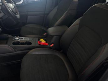 Ford Kuga 2.5 Duratec 14.4kWh ST-Line X Edition Plug-in CVT (225 ps) - CAR