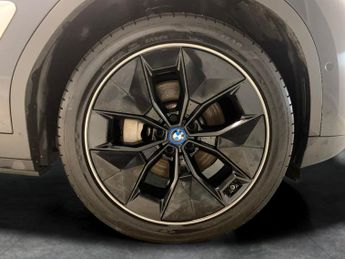 BMW iX3 80kWh Premier Edition (286 ps) - ACTIVE LANE ASSIST - DRIVING AS