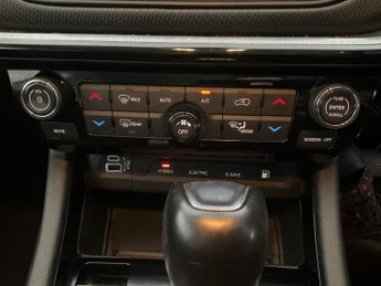 Jeep Compass 1.3 GSE T4 11.4kWh Trailhawk Plug-in 4xe (240 ps) - AUTO PARK - 