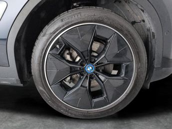 BMW iX3 80kWh Premier Edition Pro (286 ps) - HUD - PARK ASSIST - HK AUDI