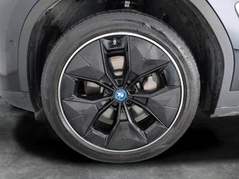 BMW iX3 80kWh Premier Edition Pro (286 ps) - HUD - PARK ASSIST - HK AUDI