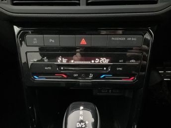 Volkswagen T-cross 1.0 TSI R-Line DSG (110 ps) - BLIND SPOT ASSIST - BLUETOOTH - DI