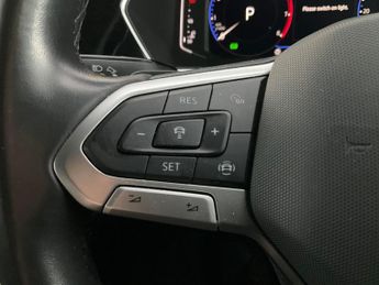 Volkswagen T-cross 1.0 TSI R-Line DSG (110 ps) - BLIND SPOT ASSIST - BLUETOOTH - DI