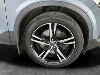 Volvo XC40 1.5h T4 Recharge 10.7kWh R-Design Plug-in (211 ps) - SENSUS SAT 