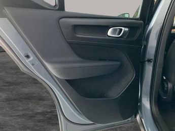 Volvo XC40 1.5h T4 Recharge 10.7kWh R-Design Plug-in (211 ps) - SENSUS SAT 