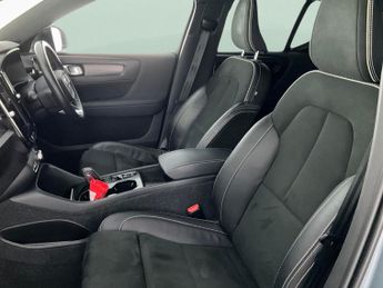 Volvo XC40 1.5h T4 Recharge 10.7kWh R-Design Plug-in (211 ps) - SENSUS SAT 