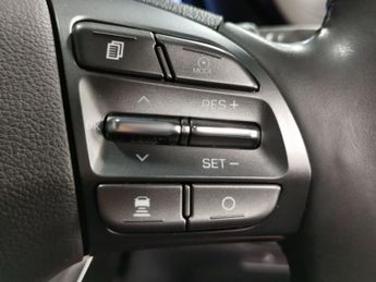 Hyundai Ioniq 38.3kWh Premium (136 ps) - REVERSE CAM - NAV - HEATED SEATS