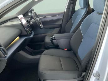 Volvo Ex30 Single Motor 51kWh Plus (272 ps) - CARPLAY - HK AUDIO - ACTIVE L