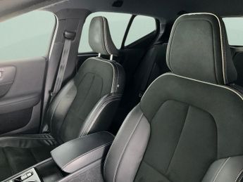 Volvo XC40 1.5h T4 Recharge 10.7kWh R-Design Plug-in (211 ps) - SENSUS SAT 