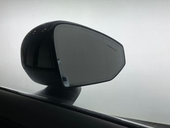 Volvo Ex30 Single Motor 51kWh Plus (272 ps) - CARPLAY - HK AUDIO - ACTIVE L