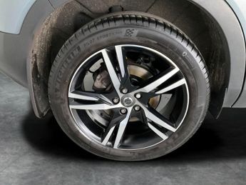 Volvo XC40 1.5h T4 Recharge 10.7kWh R-Design Plug-in (211 ps) - SENSUS SAT 