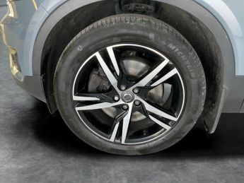 Volvo XC40 1.5h T4 Recharge 10.7kWh R-Design Plug-in (211 ps) - SENSUS SAT 