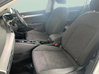 Volkswagen Golf 1.5 eTSI MHEV Life DSG (150 ps) - ACTIVE INFO DISPLAY - WIFI - B